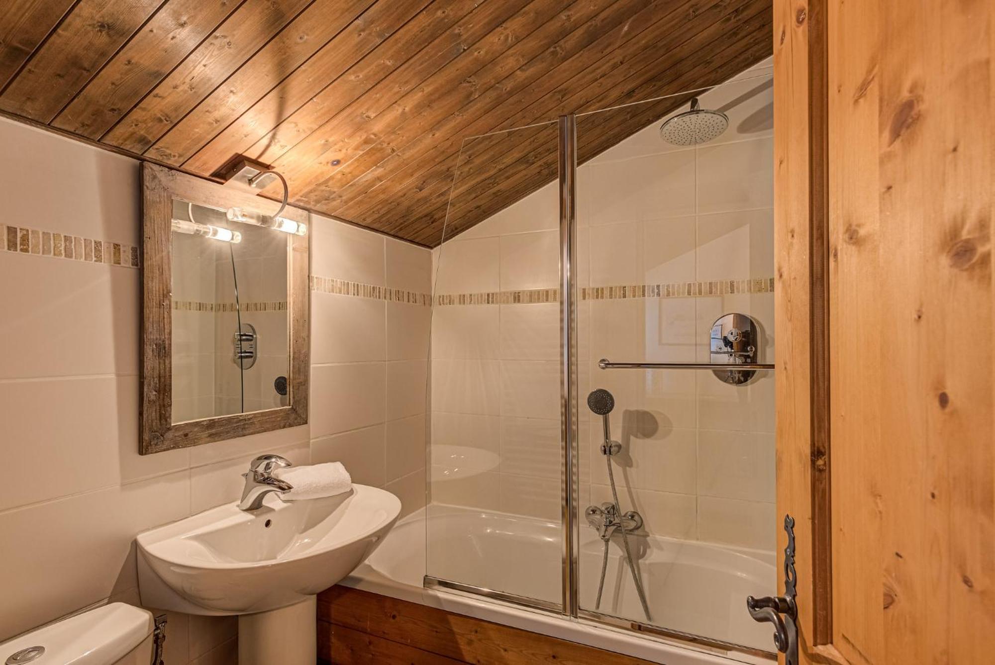 Apartment Chamouny - Alpes Travel - Chamonix - Sleeps 8 Luaran gambar